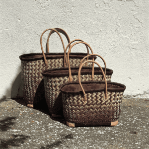 Capazo de esparto en café