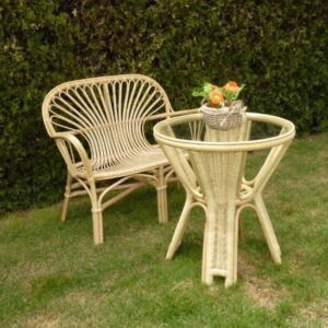 Mesa jardín fabricada en caña