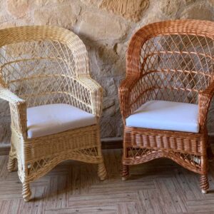 sillón tejido en mimbre de manera artesanal, fauteuil en osier
